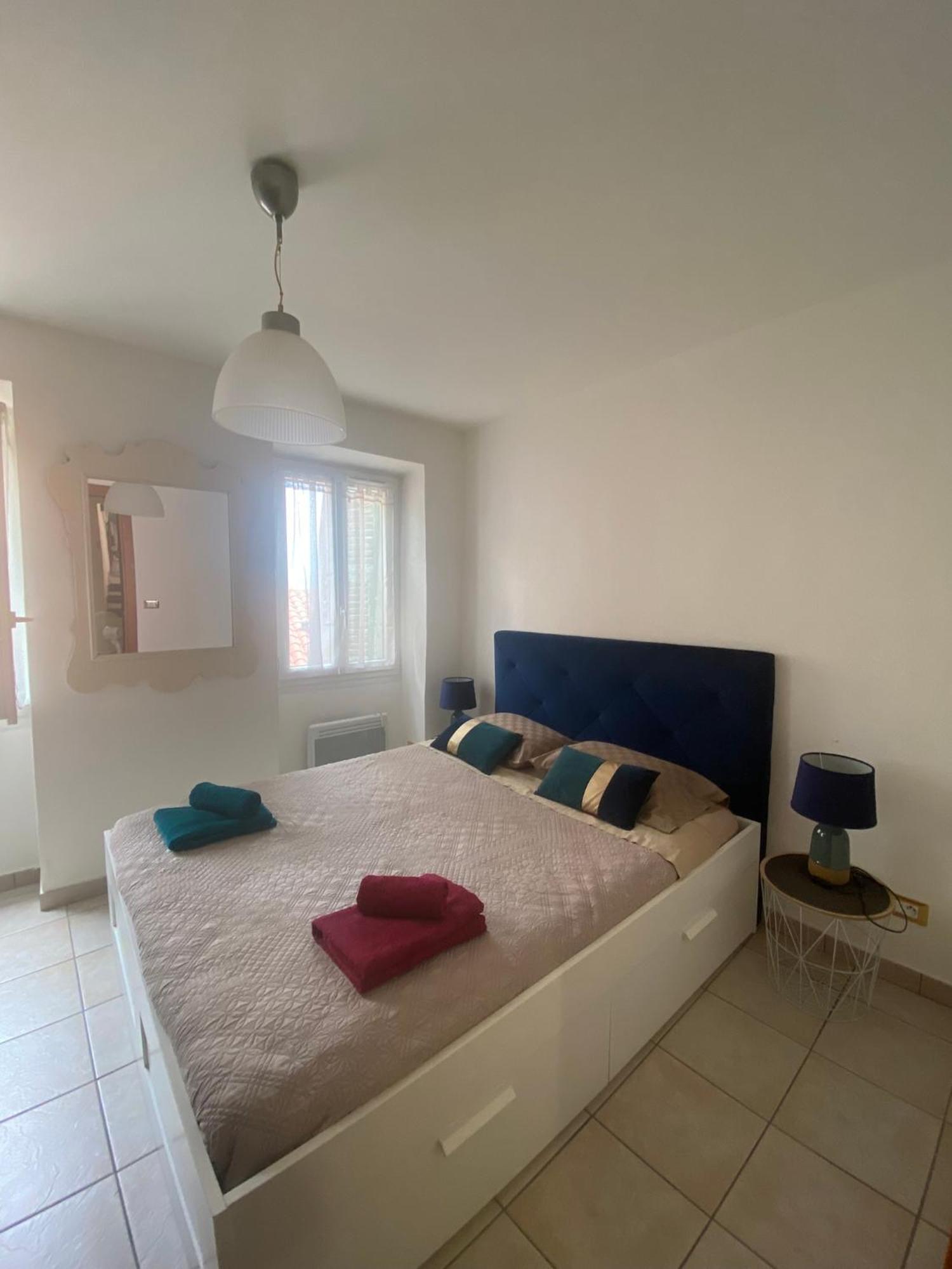 Joli Appart 29M2 En Vieille Ville Menton 2 Mins De La Mer Exterior photo