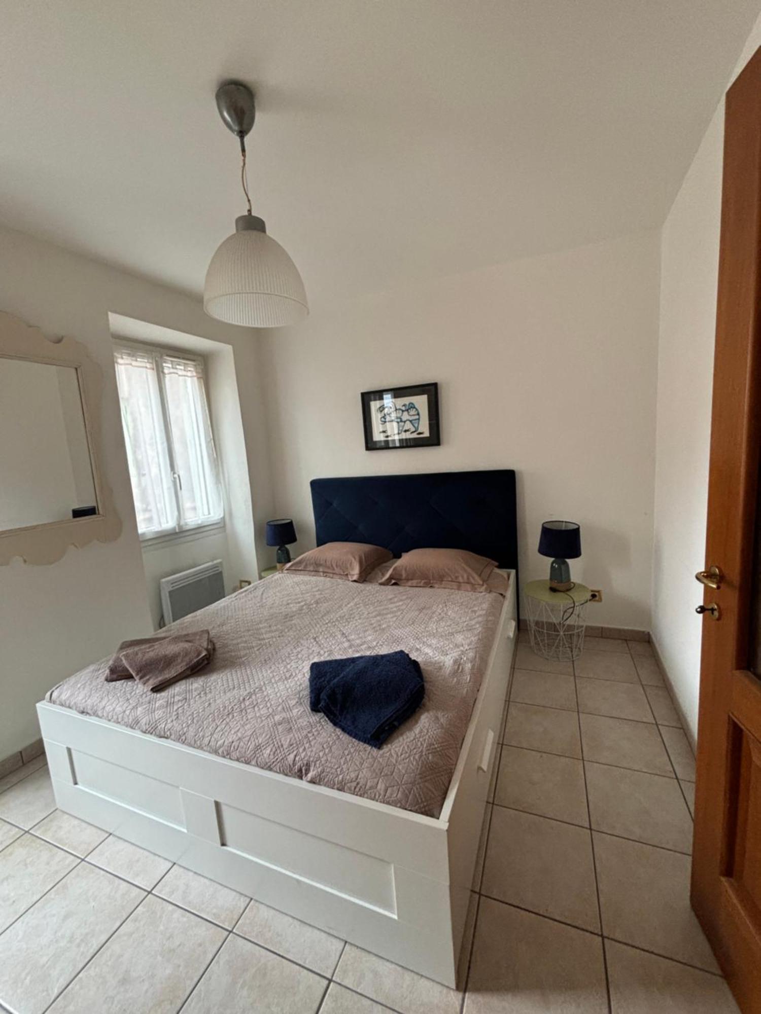 Joli Appart 29M2 En Vieille Ville Menton 2 Mins De La Mer Exterior photo